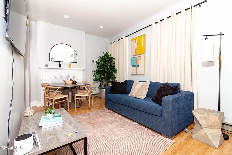 4th image of 43 Myrtle Avenue