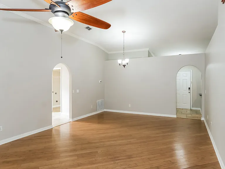 25213 Hyde Park Blvd — Photo 4