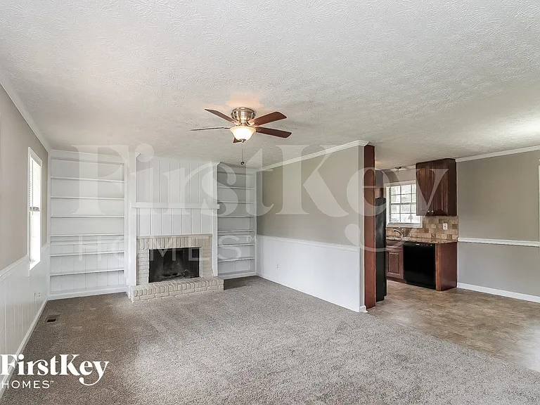 3762 Cambridge Dr SW — Photo 3