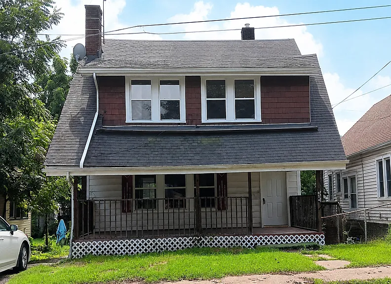 4 bed, 1.5 bath, 1412 sqft, $1,275 — Photo 1