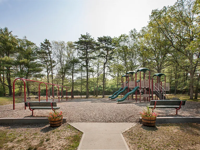 Oakview Apartments — Photo 18