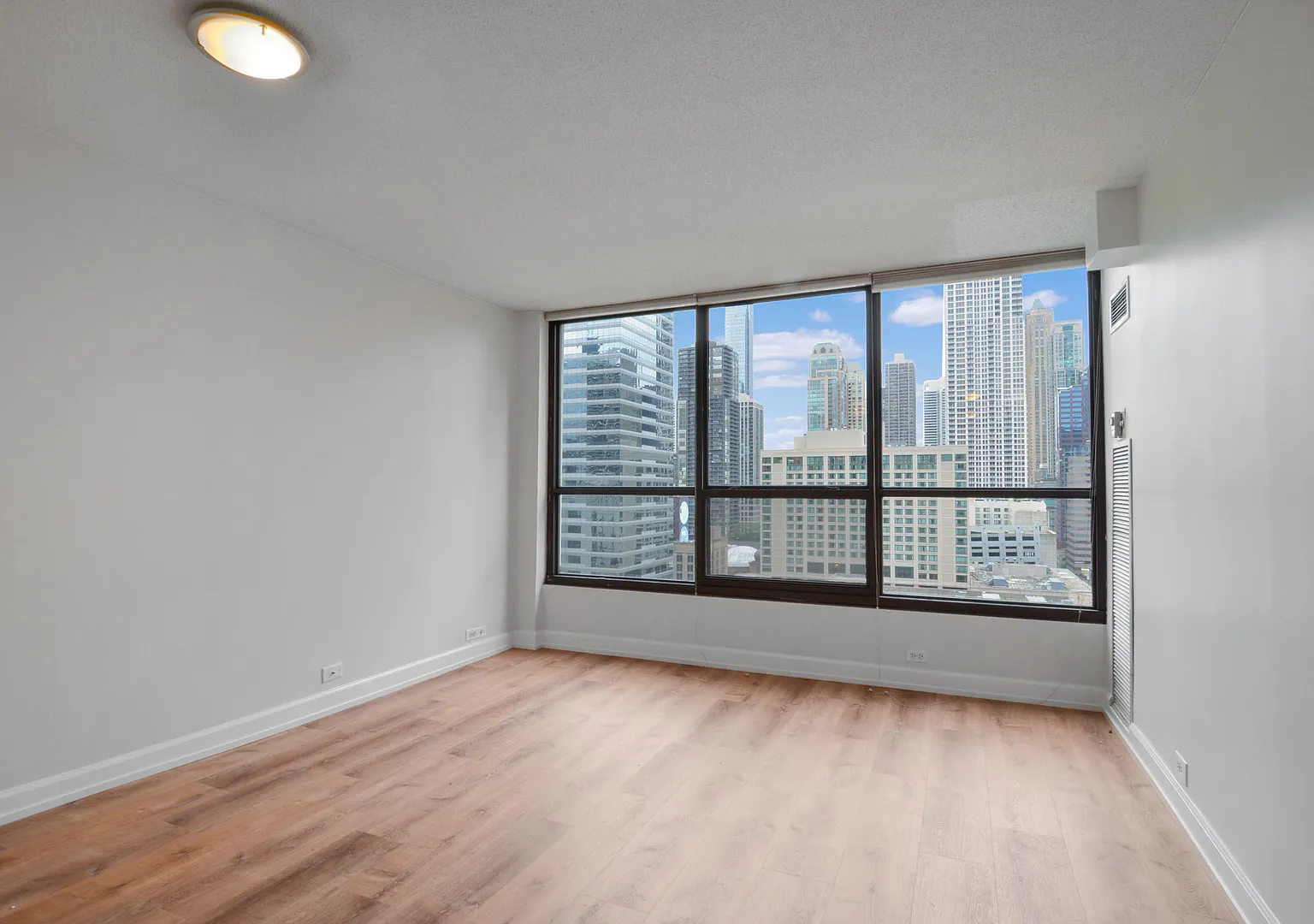 1 bed, 725 sqft, $2,400 — Photo 2