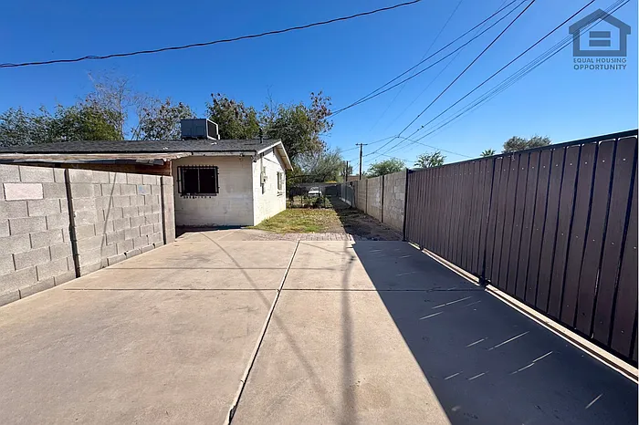 1927 E Sheridan St #B — Photo 5