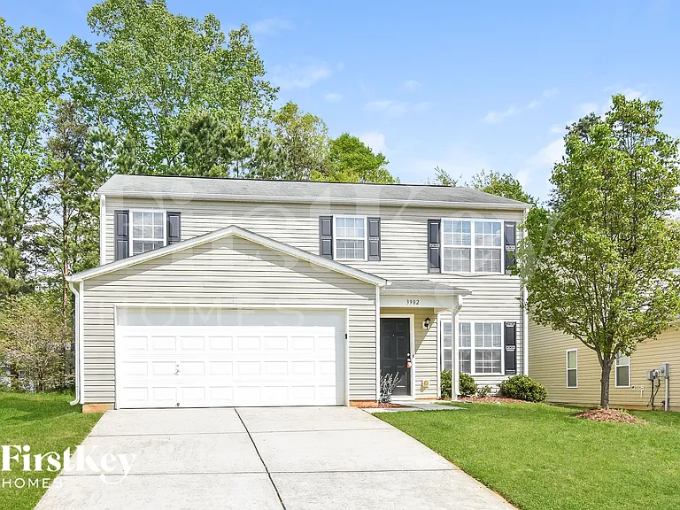 3902 Edgewood Terrace Dr — Photo 2