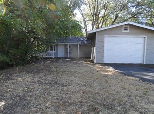 405 SW Burgess St, Grants Pass, OR 97526