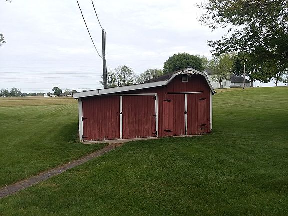 3rd image of 2895 N Hillcrest Dr