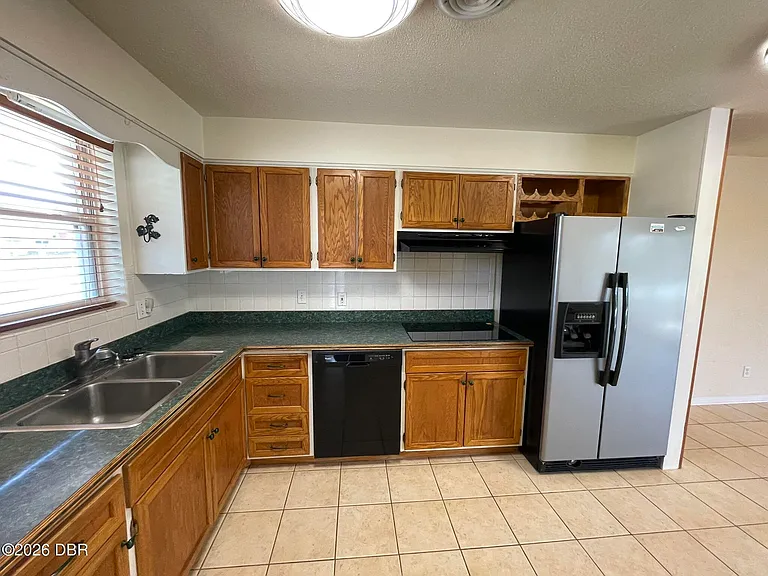 135 Kent Dr — Photo 7