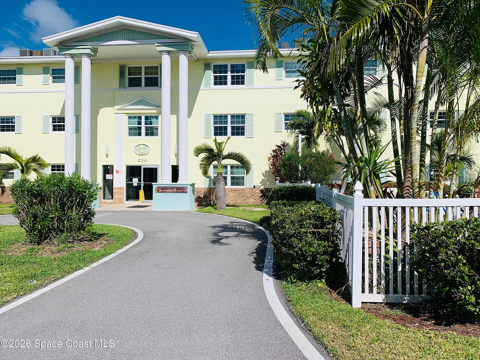 2 bed, 2.0 bath, 972 sqft, $1,800 — Photo 1