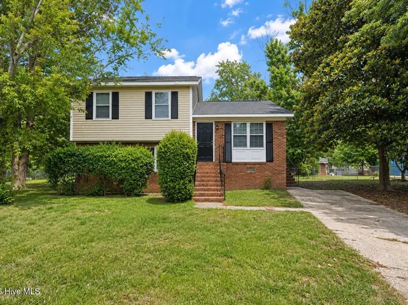 2803 Shade Tree Drive, Fayetteville, NC 28306