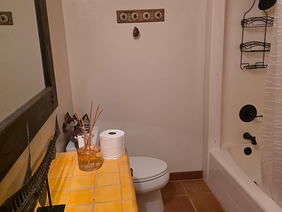 2nd image of 1124 Anza Ave #B