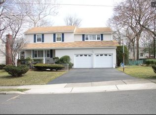 506 Berry Ln, Paramus, NJ 07652