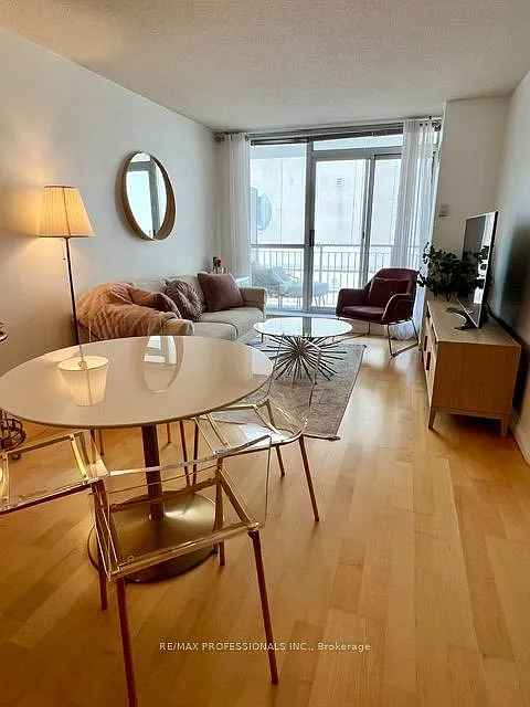 18 Stafford St #607