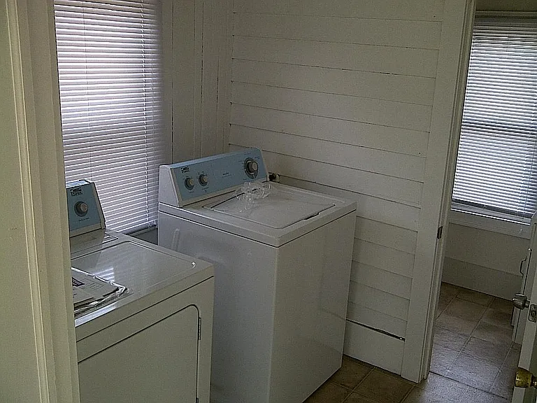 409 W Lincoln Ave — Photo 12