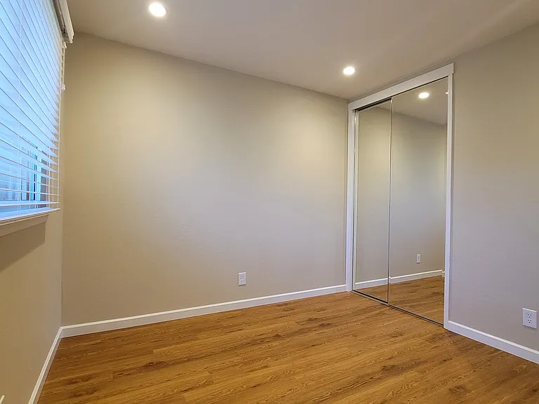 948 Leith Ave — Photo 16