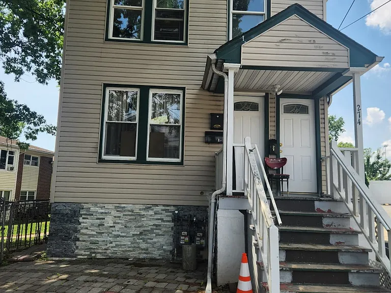 274 W Grand Ave #2 — Photo 1