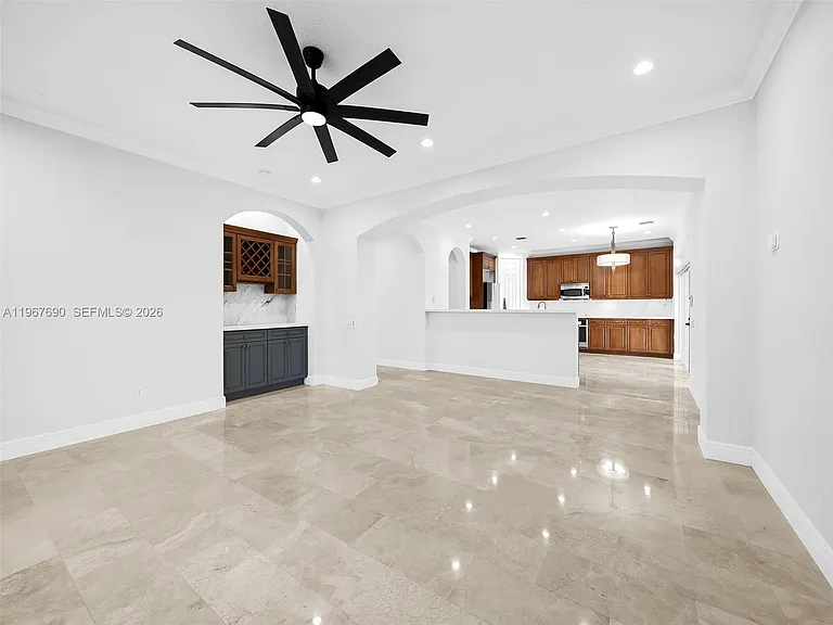 827 SE 2nd Ct — Photo 12
