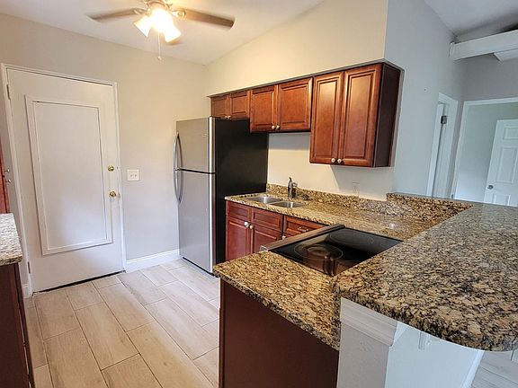 3rd image of 277 S 3rd St #277