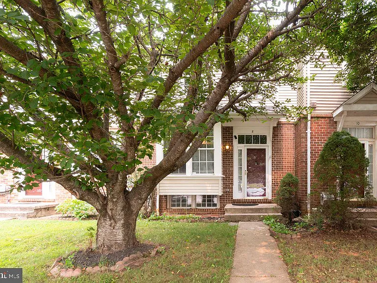 8 Wessex Ct — Photo 3