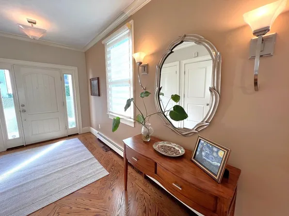 26 Mills Rd, Needham, MA 02494