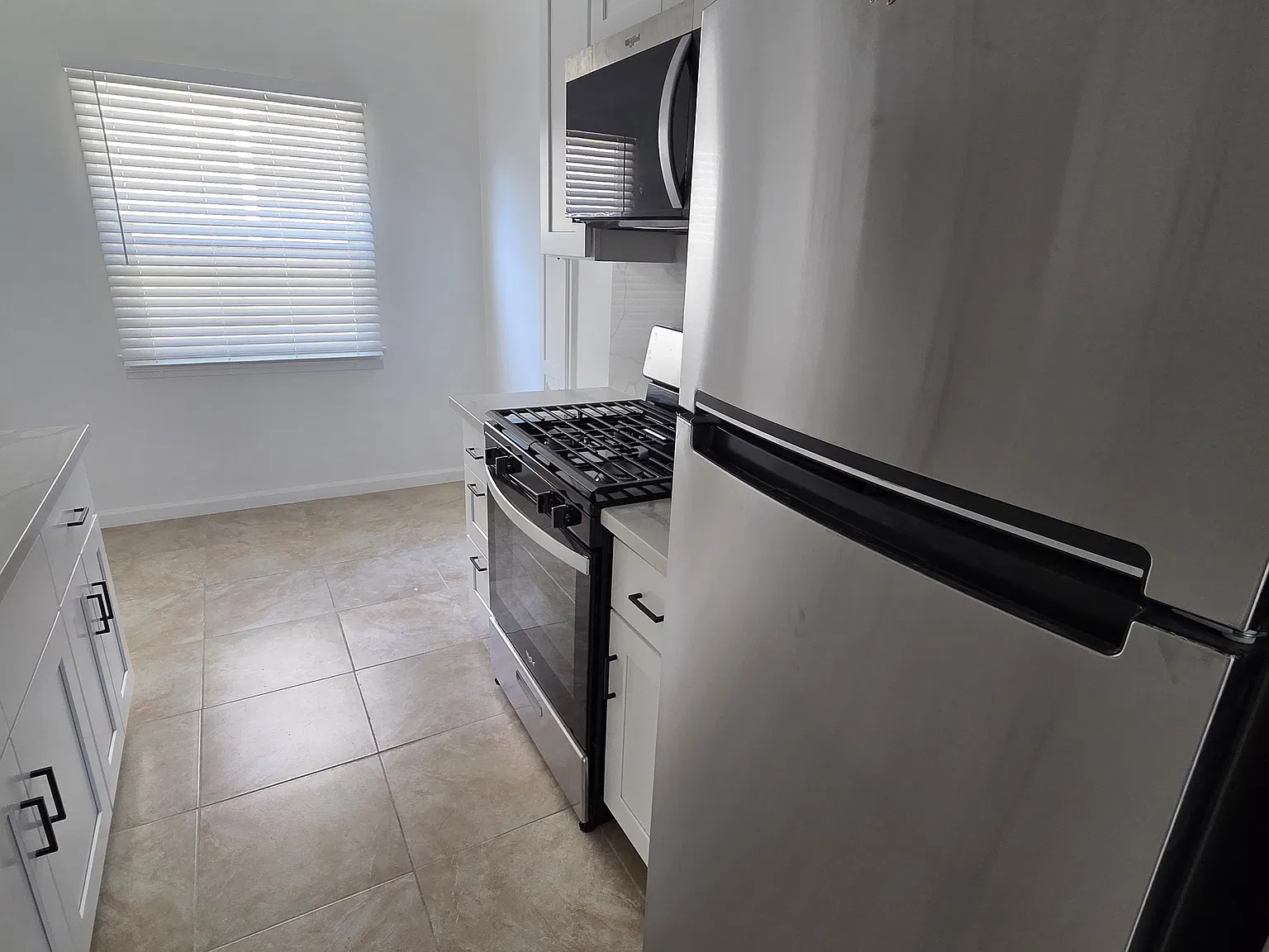 Studio, 400 sqft, $2,100 — Photo 4