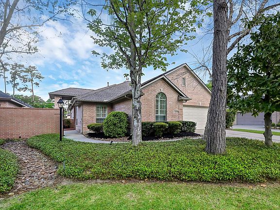 2nd image of 15 Rockledge Dr