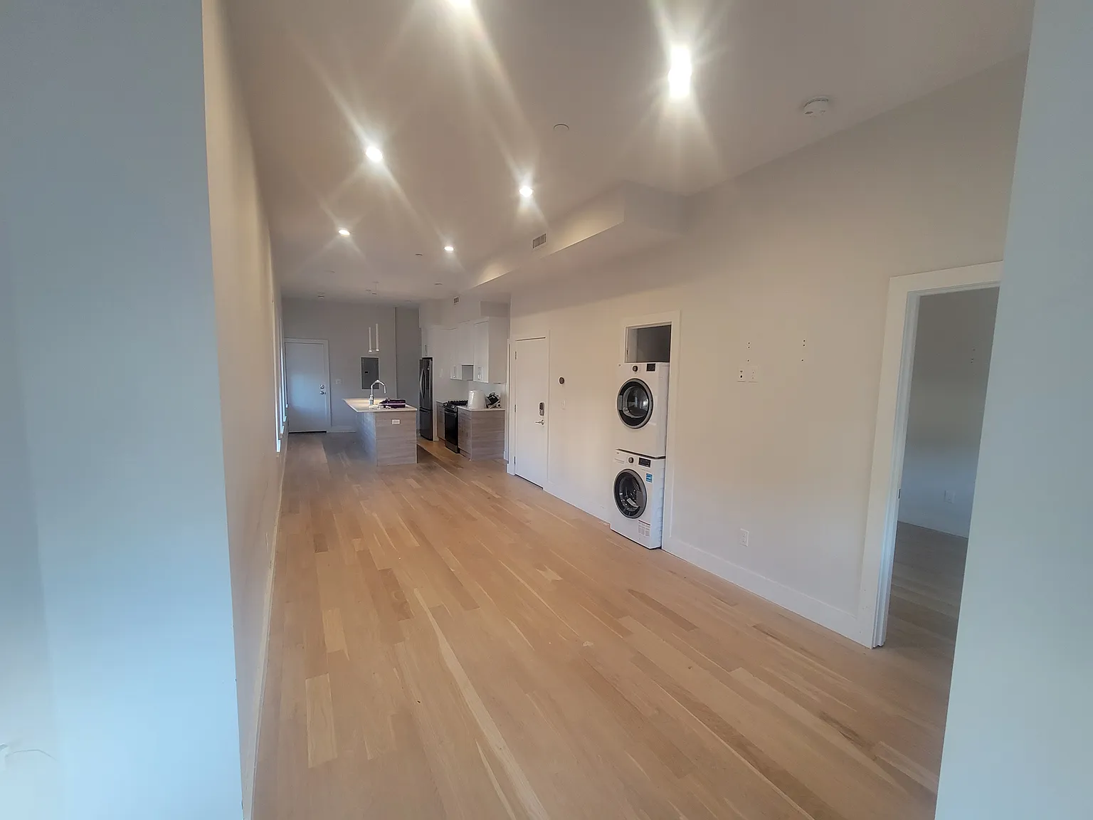 2 bed, 966 sqft, $3,550 — Photo 2