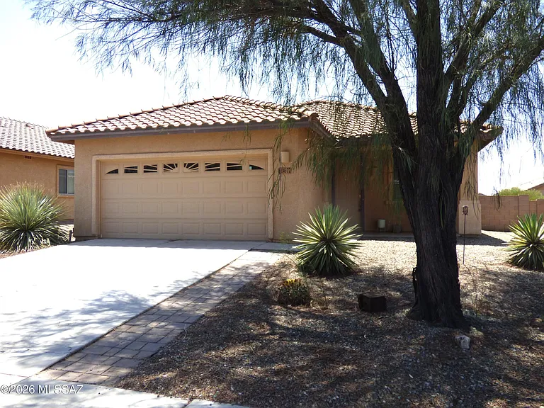 14377 N Bannerstone Ct — Photo 2