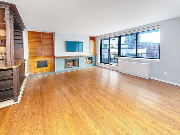 4th image of 366 W 11th St APT 12D