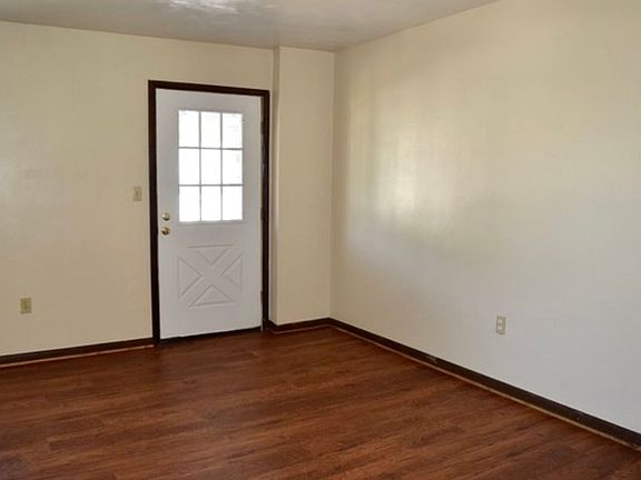 2nd image of 300-302 W Howard St #300-2