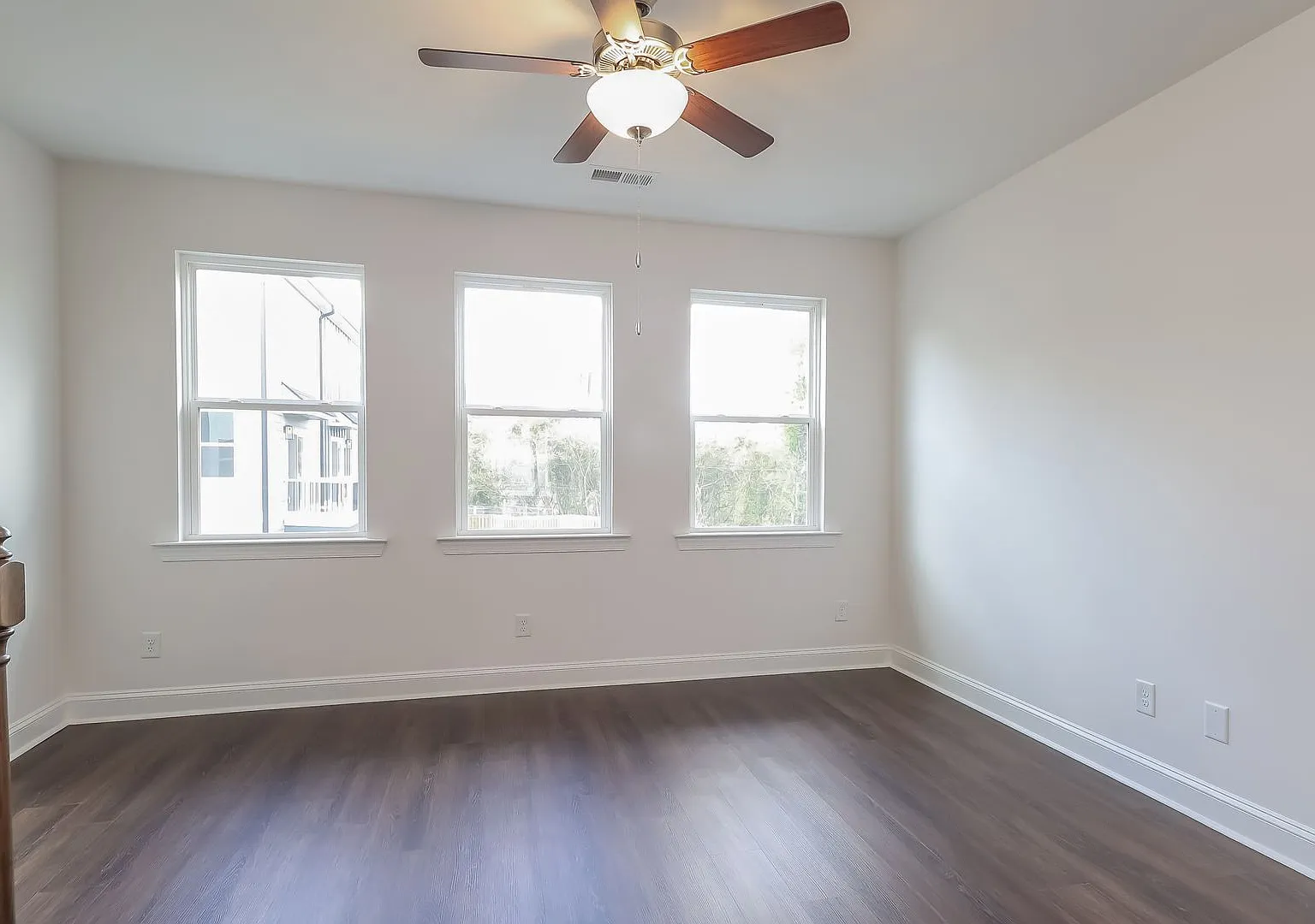 3-Bedroom, 3.5 Bath Townhome for Rent in Charlotte, NC | Attached Garage & Modern Kitchen — Photo 4