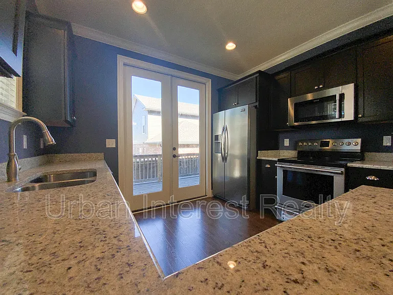 403 King St — Photo 5