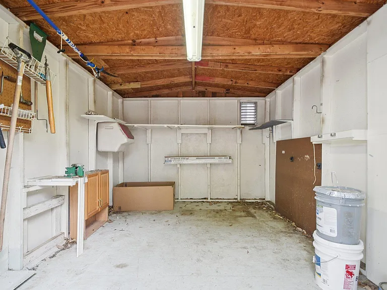 1300 Leah Ln — Photo 33