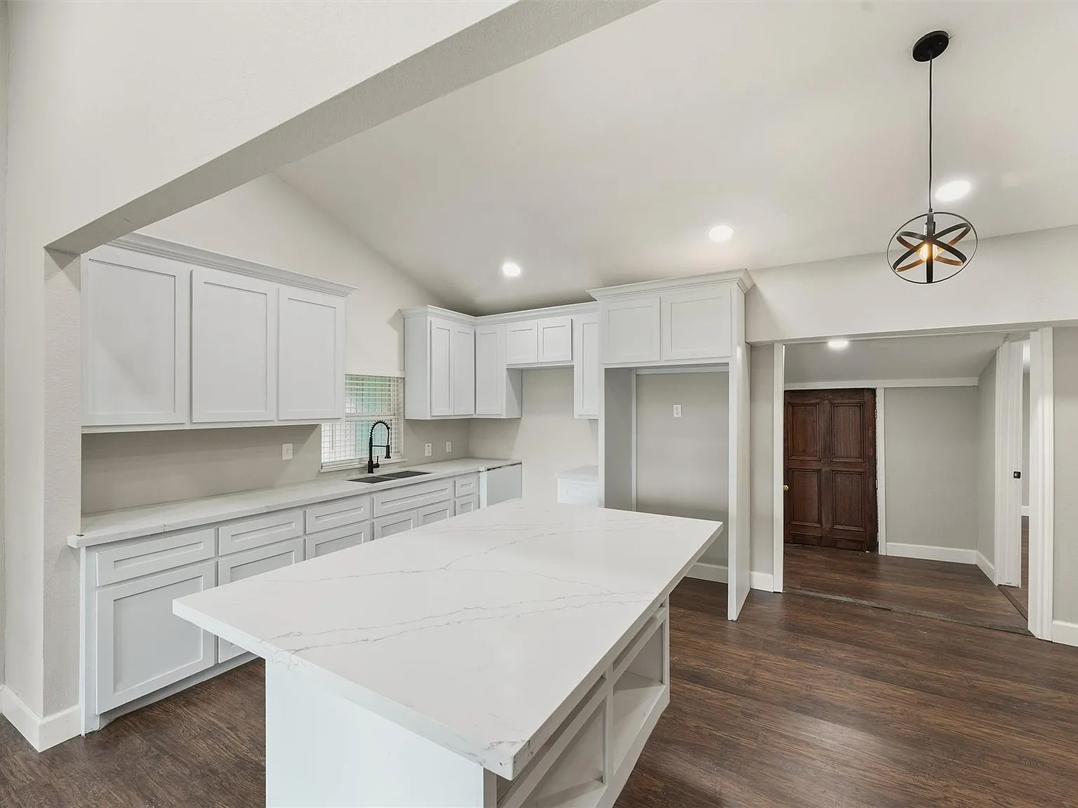 2 bed, 2.0 bath, 1219 sqft, $1,790 — Photo 4