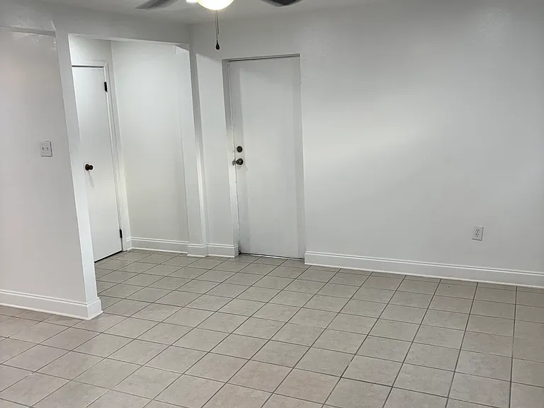 210 Appletree Ln — Photo 11