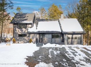 1062 Red Hawk Dr, Lake Ariel, PA 18436