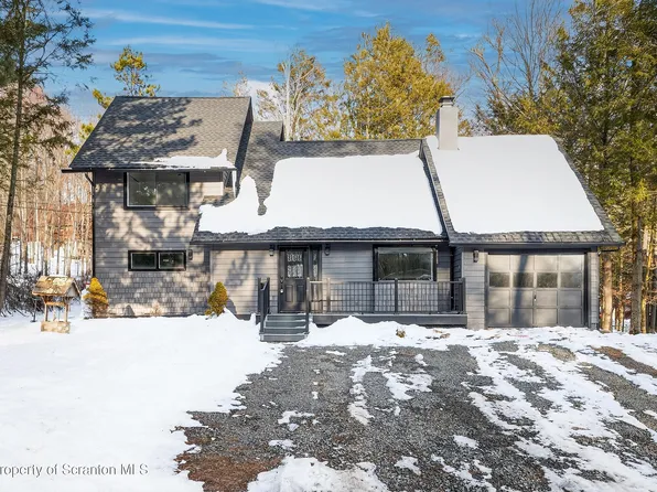 1062 Red Hawk Dr, Lake Ariel, PA 18436