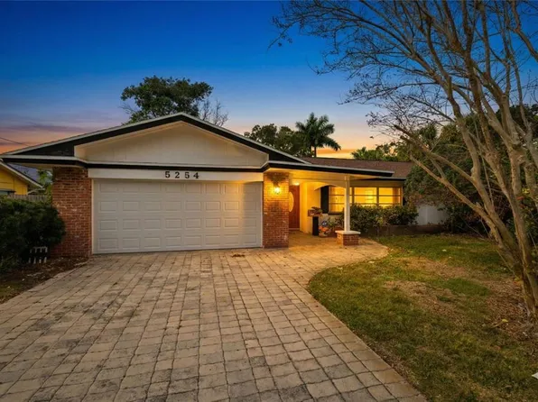 5254 Venetian Blvd NE, Saint Petersburg, FL 33703