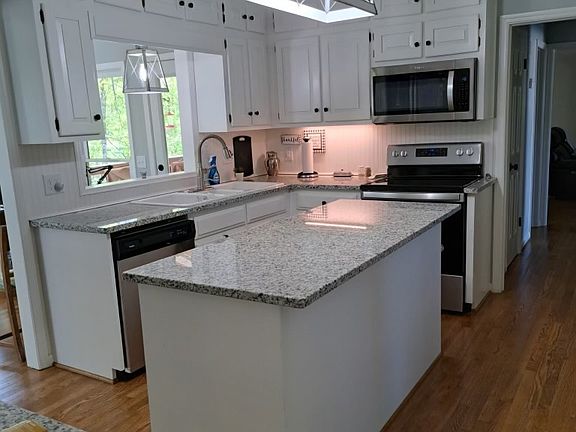 5th image of 2811 Ike Stone Rd