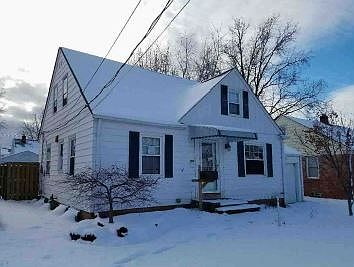 4th image of 300 E 326th St