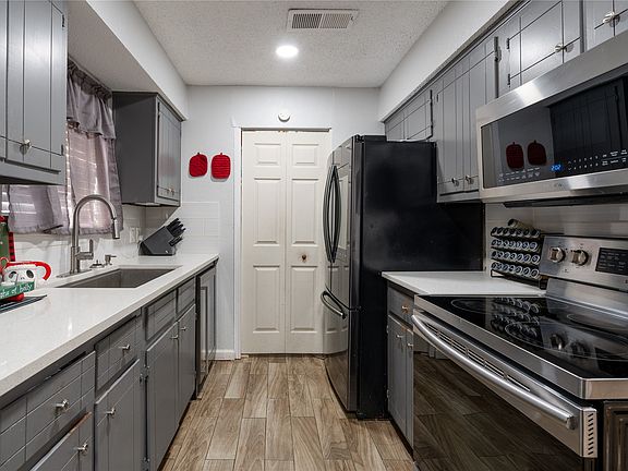 3rd image of 12416 Spring Branch Dr