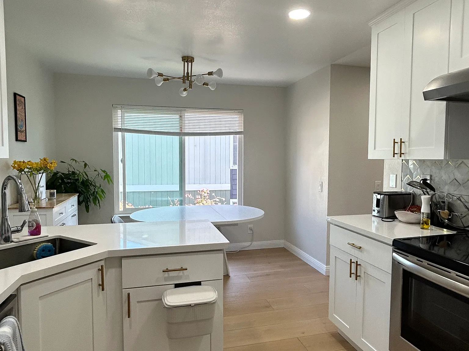 2 bed, 975 sqft, $3,200 — Photo 4