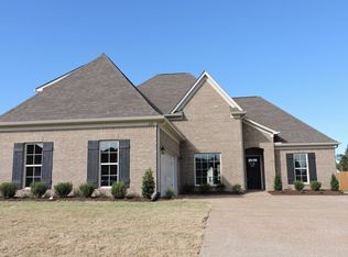 566 Benton Dr, Hernando, MS 38632