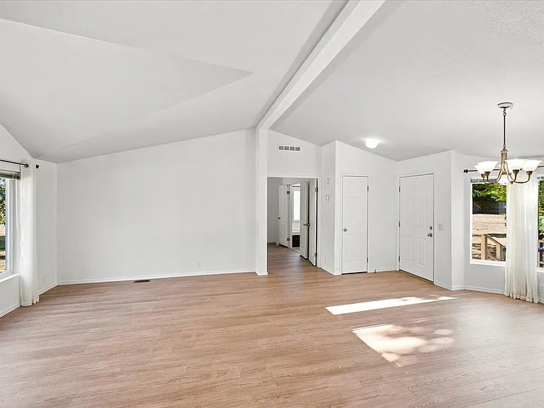 1715 W 1st Ave — Photo 7