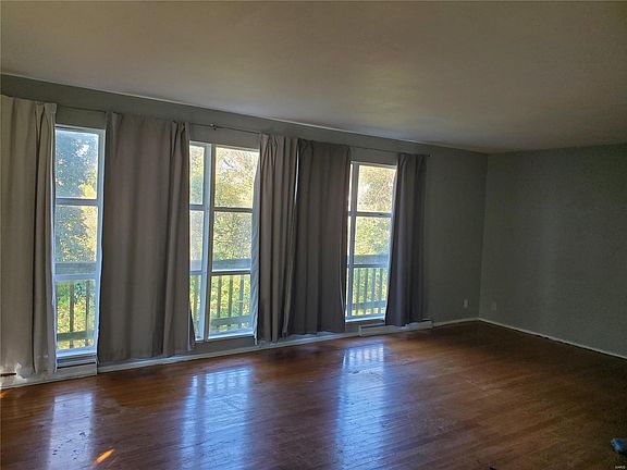 3rd image of 44 Circle Dr