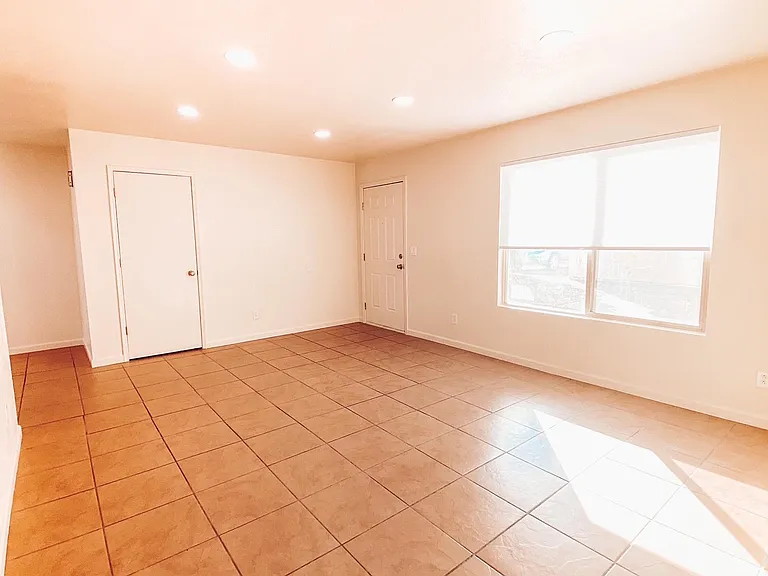 4215 Calle Barona #B — Photo 18