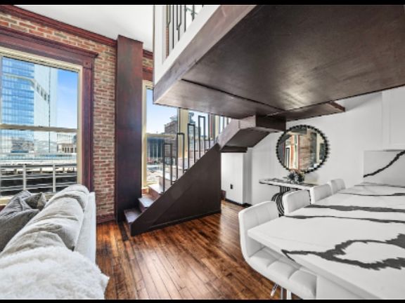 4th image of 408 W Saint Clair Ave