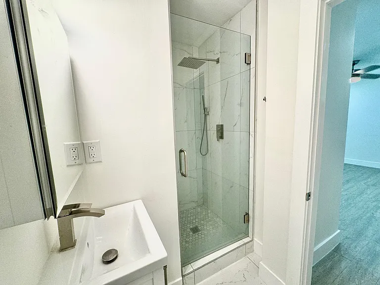 1045 N Edinburgh Ave #4 — Photo 22