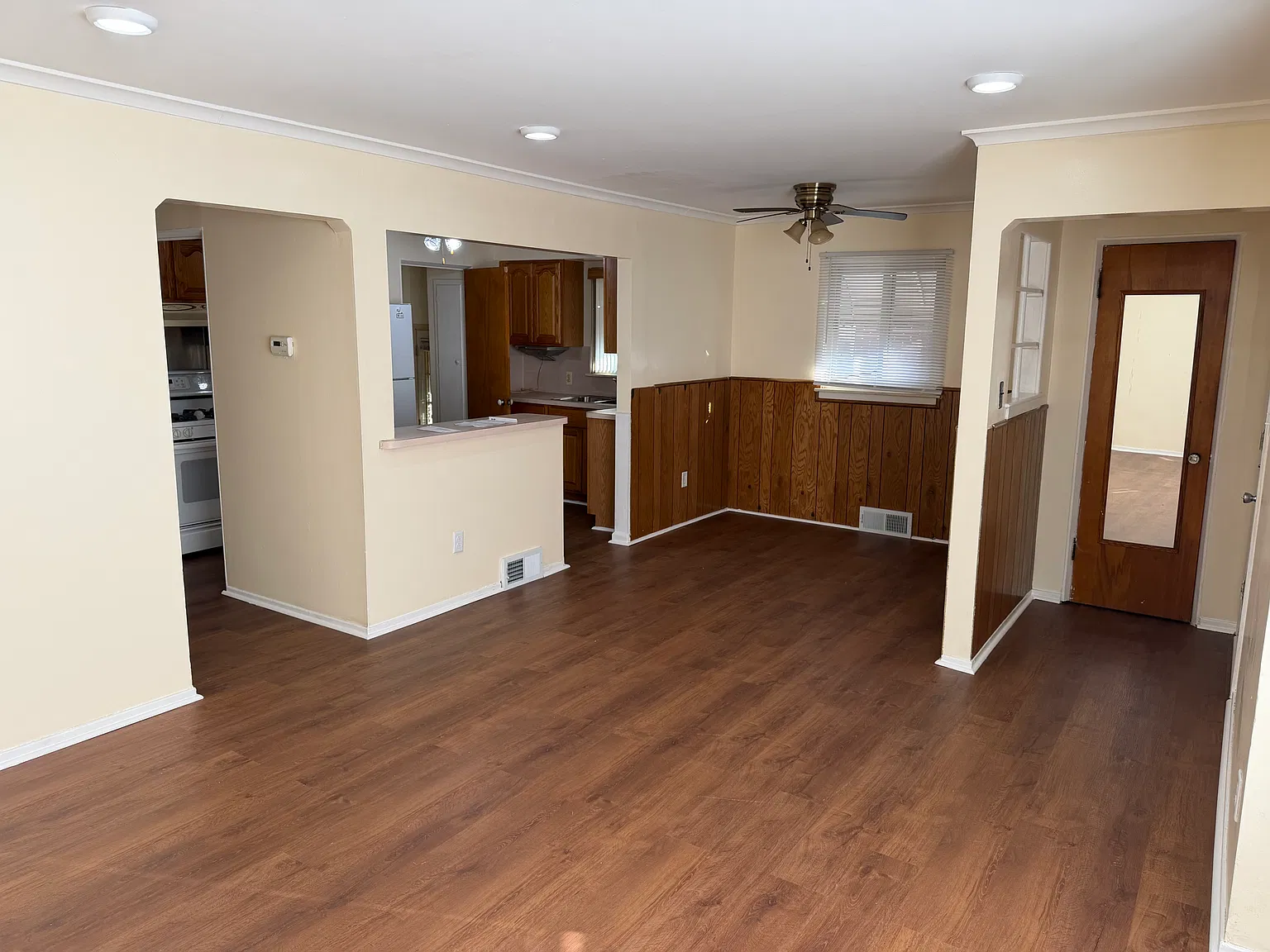 3 bed, 2000 sqft, $1,900 — Photo 2