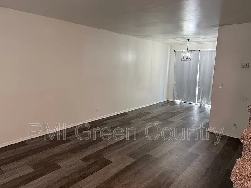 1 bed, 1.0 bath, 800 sqft, $845 — Photo 2