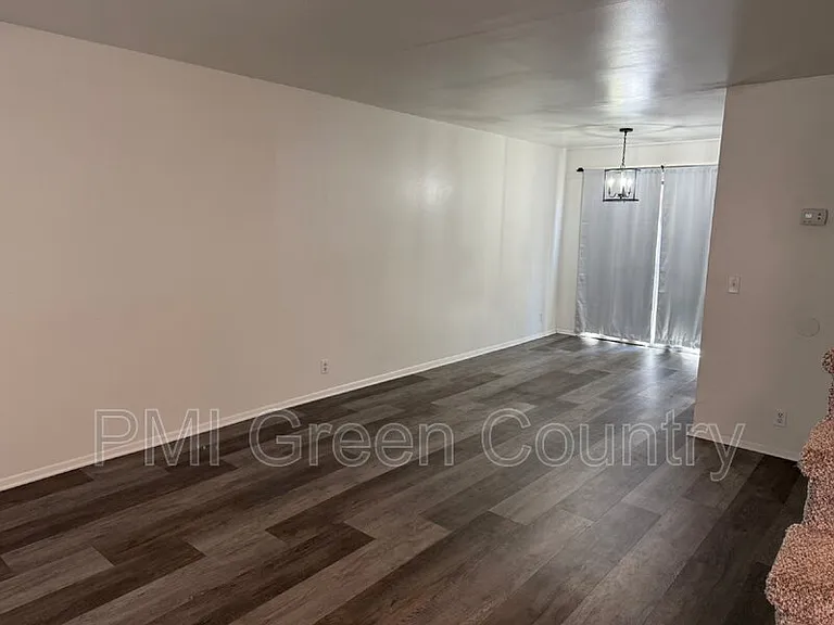 4704 S Darlington Ave #D6 — Photo 2